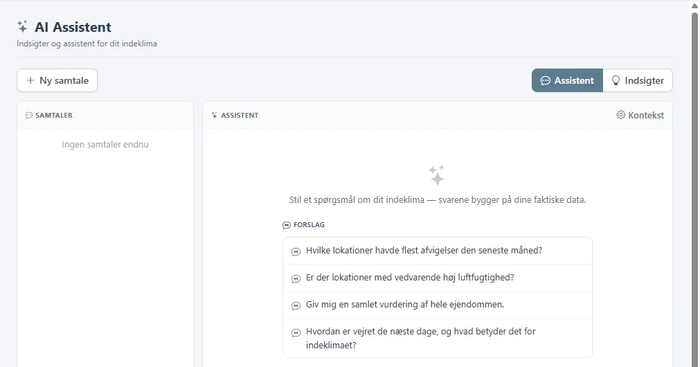 Siden AI Assistent med forslag til spørgsmål, spørgsmålsfeltet og fanen Indsigter.