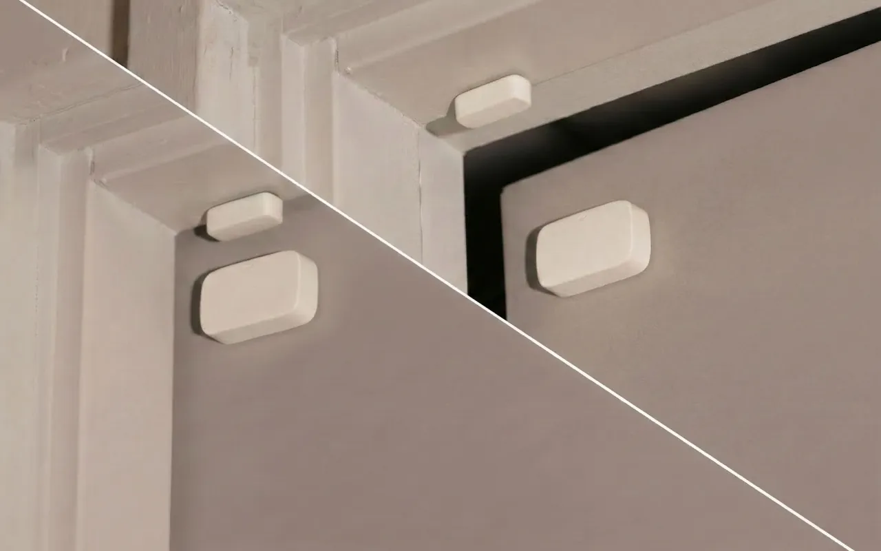 RoomAlyzer Space Open/Close sensor on a cabinet door, magnetic contact monitoring